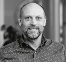 Porträttbild på Daniel Kullgard.